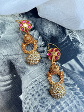 Load image into Gallery viewer, Vintage style (925 silver) earrings in gold polish
