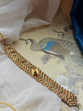 Load image into Gallery viewer, Vintage style statement choker
