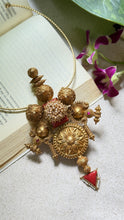 Load image into Gallery viewer, Vintage statement coral pendant hasli
