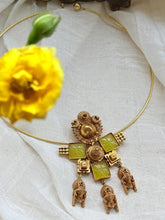 Load image into Gallery viewer, Statement vintage 925 gold polish pendant
