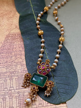 Load image into Gallery viewer, Vintage style pendant with pearl chain
