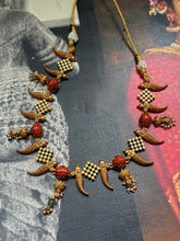 Load image into Gallery viewer, Vintage style statement necklace in silver 925
