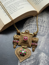 Load image into Gallery viewer, Statement vintage style pendant chain in silver 925 and gold polished
