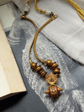 Load image into Gallery viewer, Kundan necklace in silver 925 and antique gold polish
