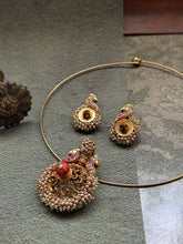 Load image into Gallery viewer, Vintage style pendant with earrings
