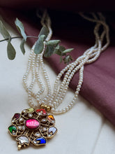 Load image into Gallery viewer, Pearl bunch necklace
