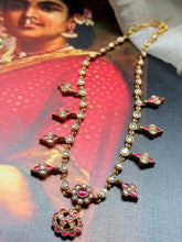 Load image into Gallery viewer, Kundan necklace in silver 925 and gold polish

