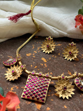 Load image into Gallery viewer, Classic timeless vintage style necklace and earrings 2
