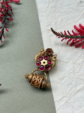 Load image into Gallery viewer, Gold polished, vintage style pendant in silver 925
