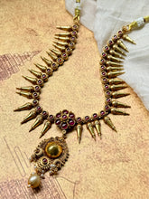Load image into Gallery viewer, Statement vintage necklace
