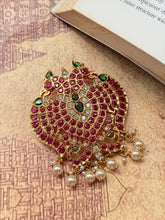 Load image into Gallery viewer, Vintage style statement pendant with cut stones
