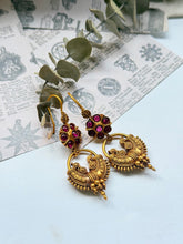 Load image into Gallery viewer, Vintage statement earrings

