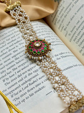 Load image into Gallery viewer, Statement pearl choker
