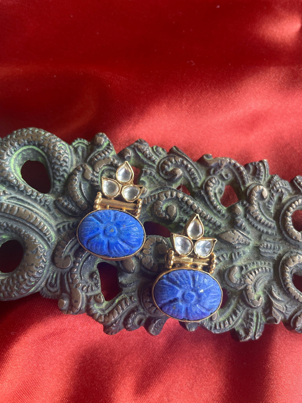 Silver 92.5 gold polish kundan studs with lapis lazuli