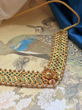 Load image into Gallery viewer, Vintage style statement choker
