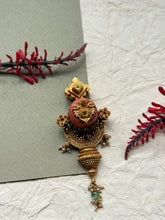 Load image into Gallery viewer, Gold polished, vintage style pendant in silver 925
