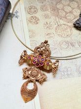 Load image into Gallery viewer, Vintage style pendaht in silver 925 and gold polish
