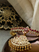 Load image into Gallery viewer, Vintage style statement attigai with cut stones in 925 silver
