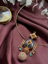 Load image into Gallery viewer, Vintage statement pendant with hasli
