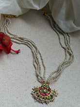 Load image into Gallery viewer, Pearl bunch necklace
