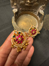 Load image into Gallery viewer, Silver 92.5 gold polish kundan earrings
