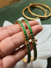 Load image into Gallery viewer, Emerald green  kundan openable kundan stone bangle
