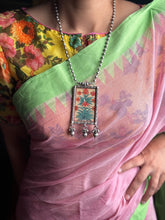 Load image into Gallery viewer, Handpainted Mughal flower pendant necklace
