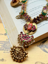 Load image into Gallery viewer, Statement vintage style silver necklace
