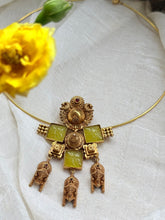 Load image into Gallery viewer, Statement vintage 925 gold polish pendant
