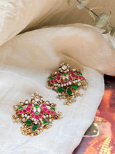 Load image into Gallery viewer, Kundan work earrings in gold polish
