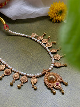 Load image into Gallery viewer, Pearl necklace
