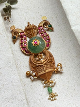 Load image into Gallery viewer, Vintage statement pendant hasli
