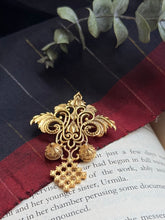 Load image into Gallery viewer, Statement vintage 925gold polish brooch
