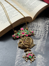 Load image into Gallery viewer, Statement vintage style pendant chain in silver 925 and gold polished
