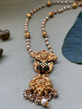 Load image into Gallery viewer, Vintage style pendant with pearl chain
