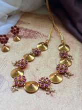Load image into Gallery viewer, Statement vintage style necklace with earrings in silver 925 and gold polish

