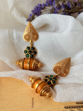 Load image into Gallery viewer, Vintage style statement earrings in sliver 925 in gold polish
