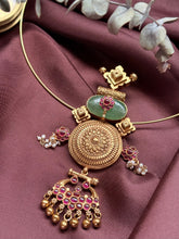 Load image into Gallery viewer, Vintage statement pendant with hasli
