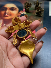 Load image into Gallery viewer, Vintage style statement pendant
