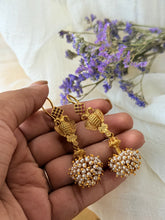 Load image into Gallery viewer, Vintage style statement earrings in sliver 925 in gold polish
