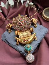Load image into Gallery viewer, Vintage style cut stone statement pendant with hasli
