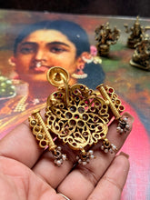 Load image into Gallery viewer, Vintage style statement pendant
