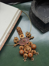 Load image into Gallery viewer, Vintage statement pendant with hasli
