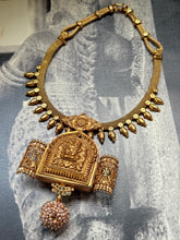 Load image into Gallery viewer, Statement vintage Yali necklace
