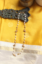 Load image into Gallery viewer, Pearls  &amp; birds necklace in gold tone
