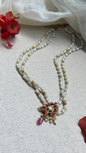 Load image into Gallery viewer, Pearl bunch necklace
