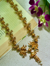 Load image into Gallery viewer, Statement vintage style pendant necklace
