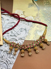 Load image into Gallery viewer, Kundan necklace set with thread work

