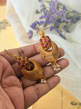 Load image into Gallery viewer, Vintage style statement earrings in sliver 925 in gold polish
