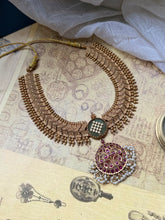 Load image into Gallery viewer, Statement vintage style necklace
